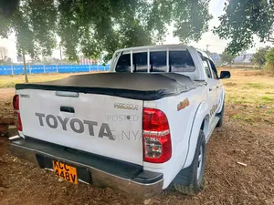 Toyota Hilux 2013 White