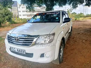 Toyota Hilux 2013 White