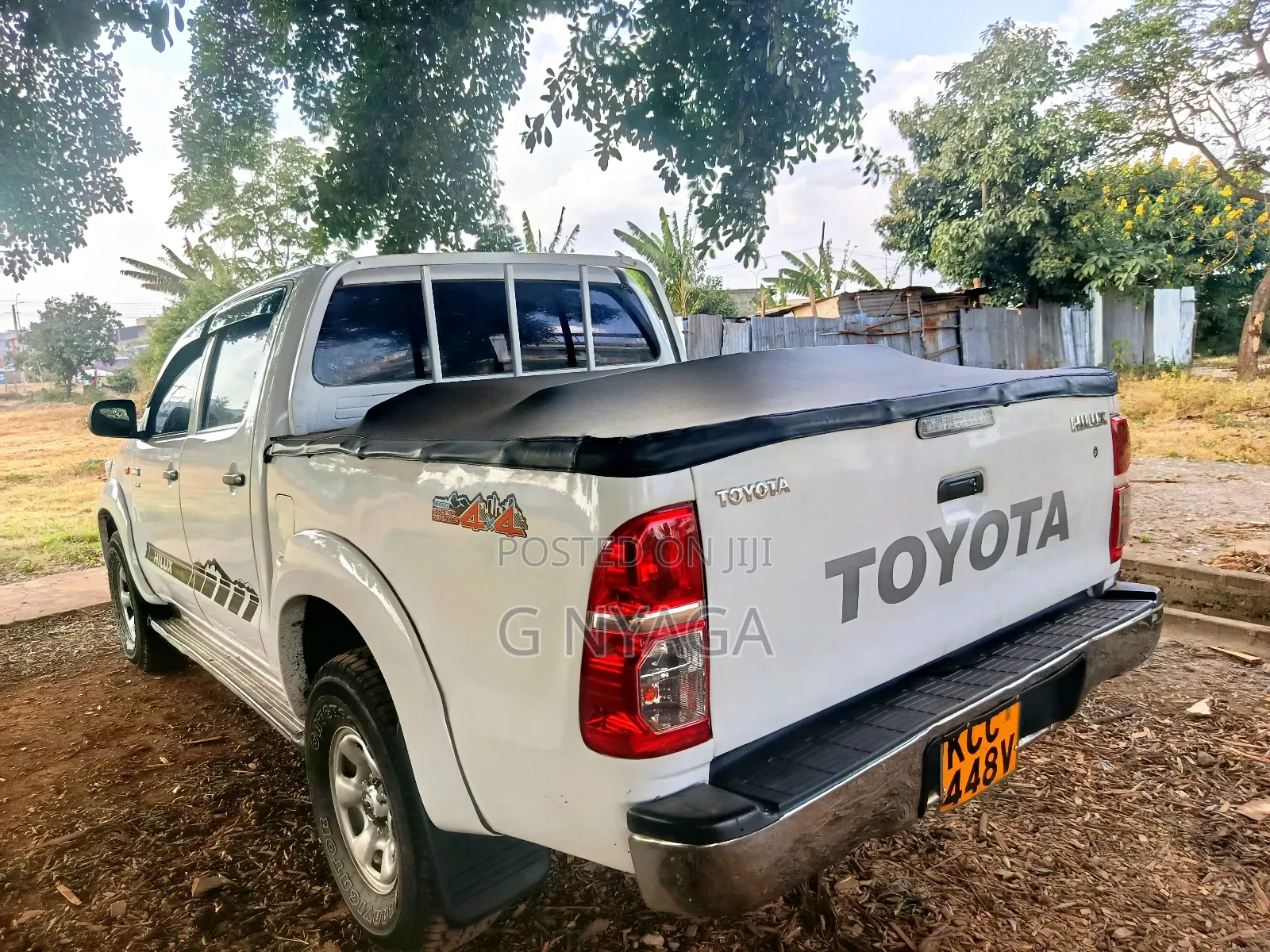 Toyota Hilux 2013 White