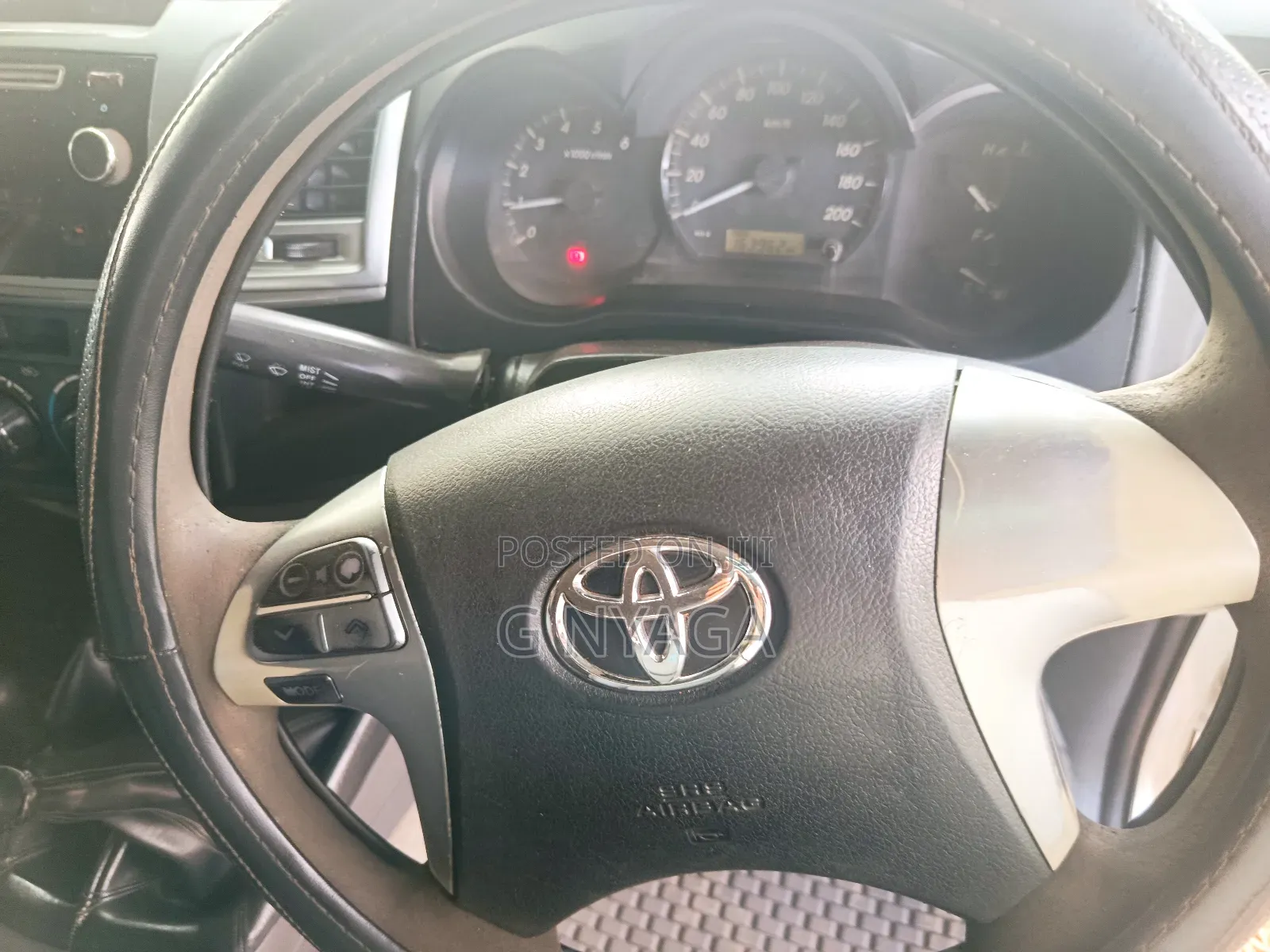 Toyota Hilux 2013 White