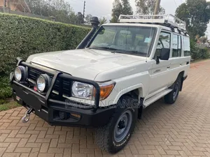 Toyota Land Cruiser 2016 White