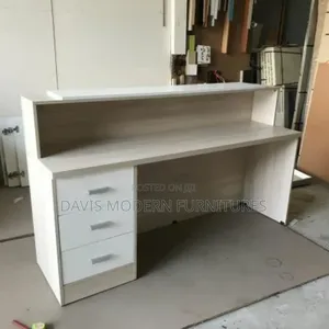 1.4 Reception Desk