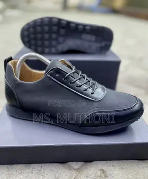 Boss Icelin Runn Model, Featuring Textured Uppers Size 40-45