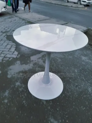 Round White Dinning Table