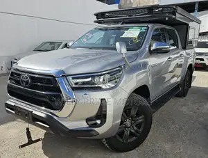 Toyota Hilux 2024 Silver