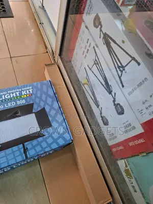 Led 800 Camera Light Kit With Battery Ac Adapter