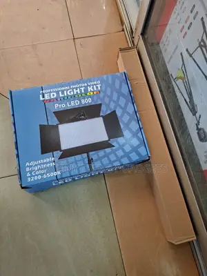 Led 800 Professional Video Light With Adjustable Stand