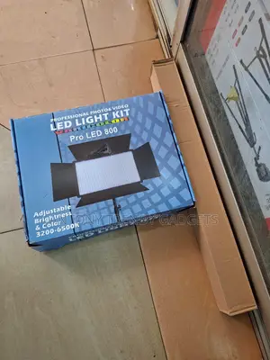 Varicolor 800 Led Panel Light 3200k–6500k Bi-color