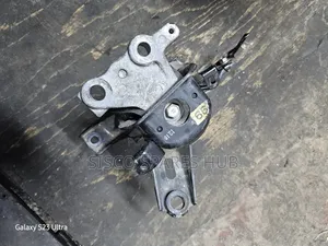 Engine Mounting Auris