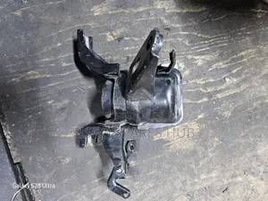 Engine Mounting Auris