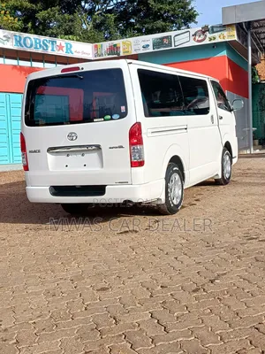 Toyota HiAce 2019 White