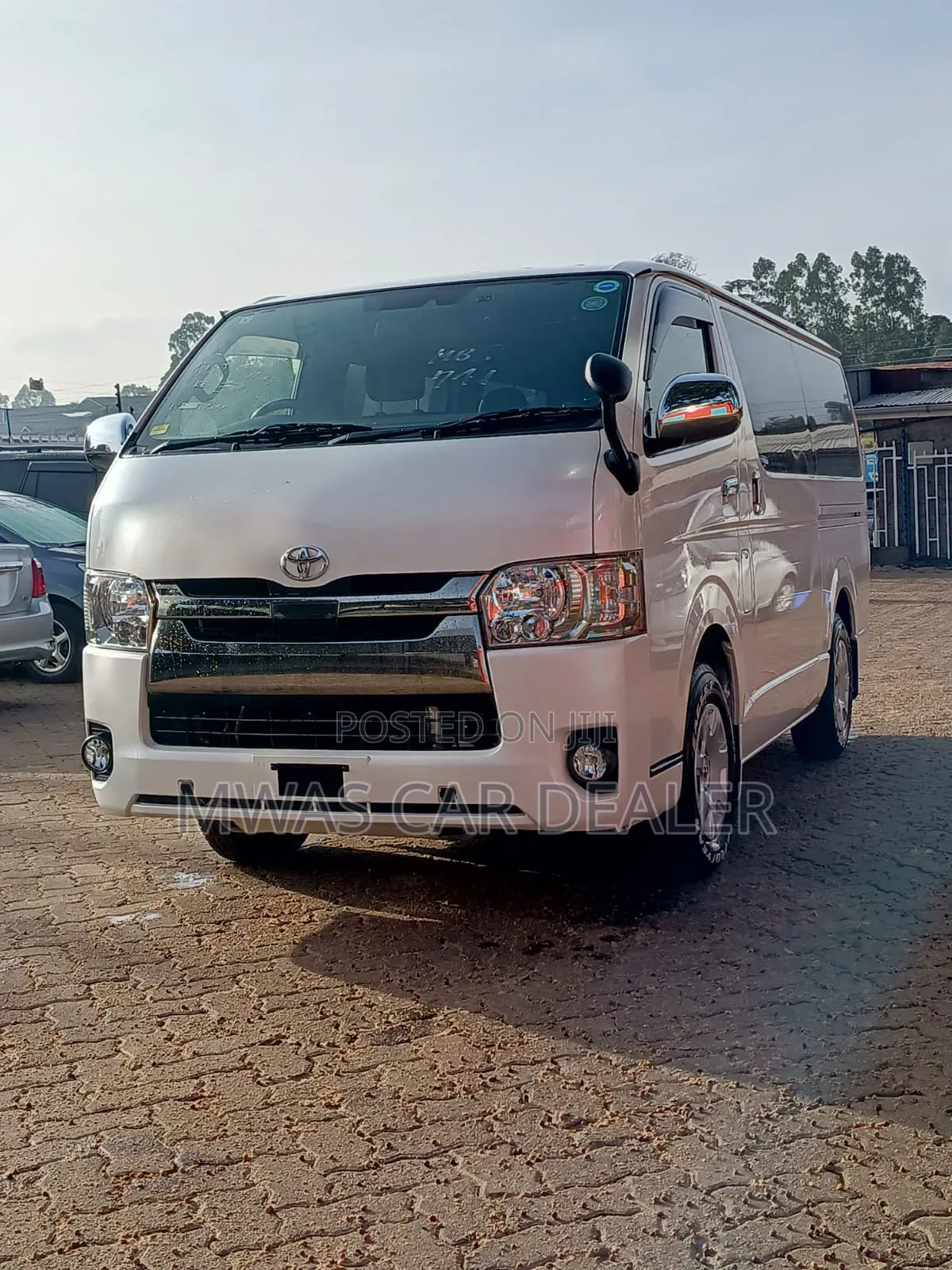 Toyota HiAce 2019 White