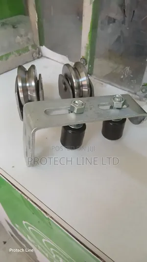 Gate Rollers With L Bracket for Roller Guides