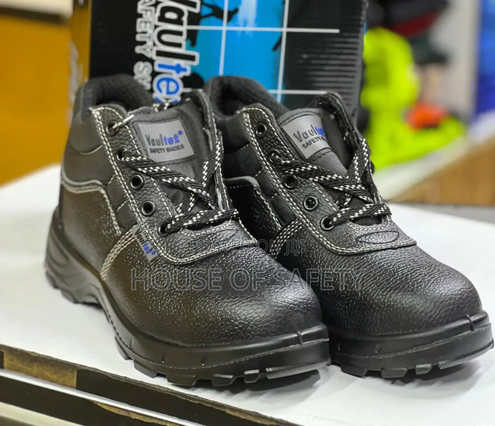 Unique Combined Features Boot