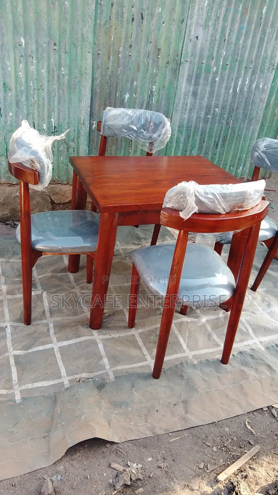 Modern Tapture 4 Seater