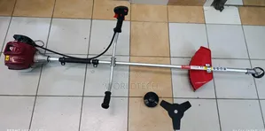 4 Stroke Petrol Engine Brush Cutter/ Heavy Duty Brush Cutter 4 Stroke