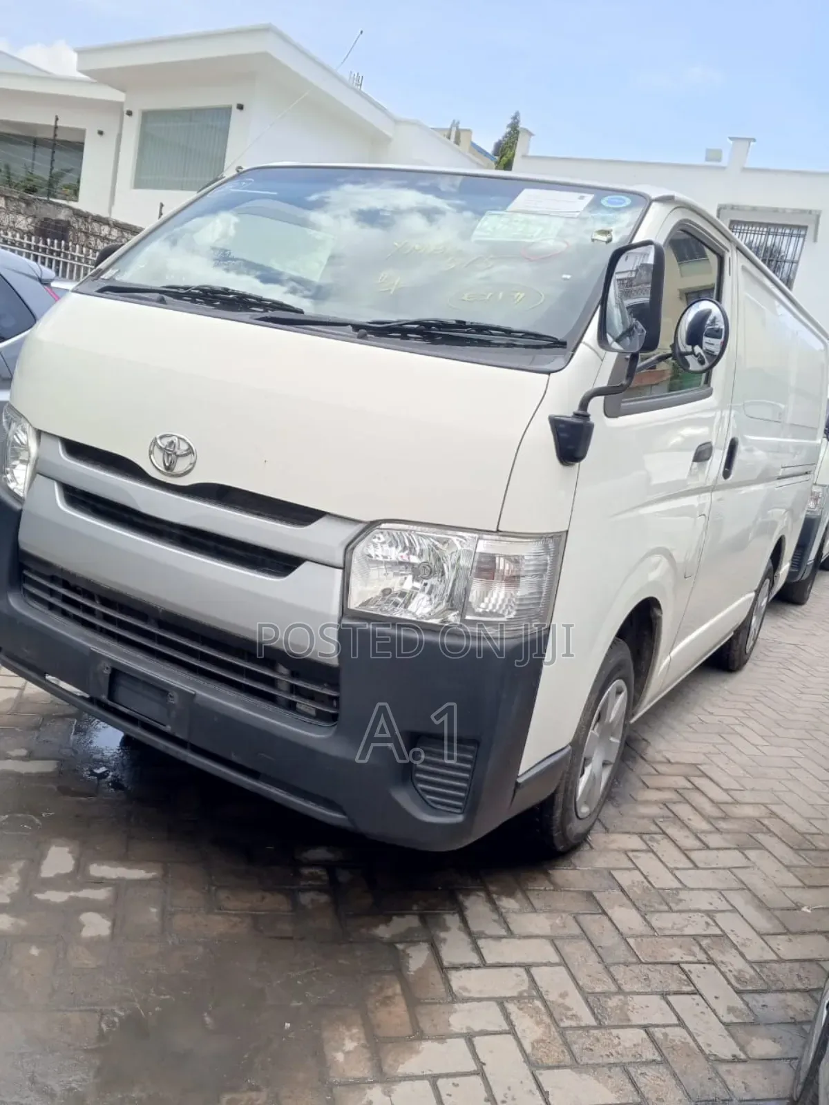 Toyota HiAce 2018 White