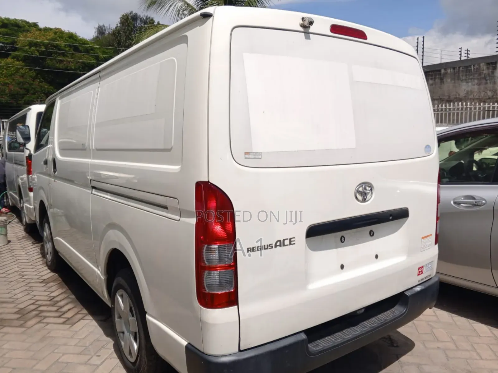 Toyota HiAce 2018 White