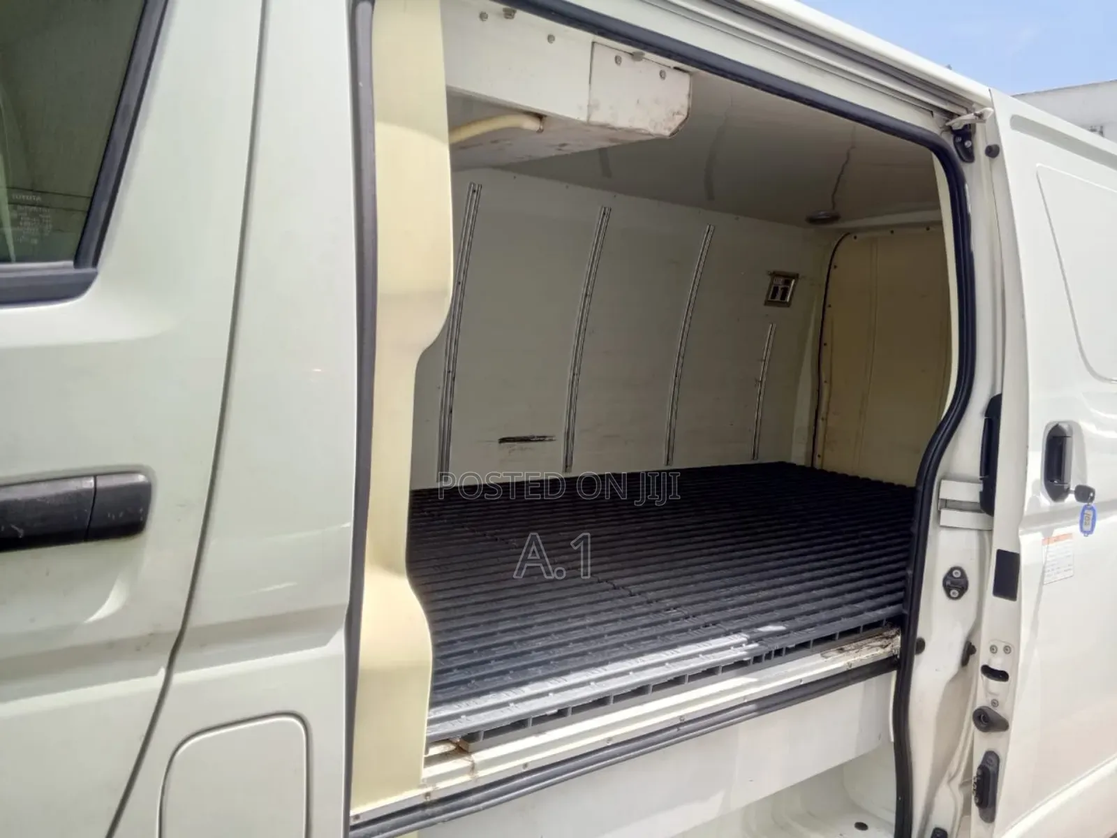 Toyota HiAce 2018 White