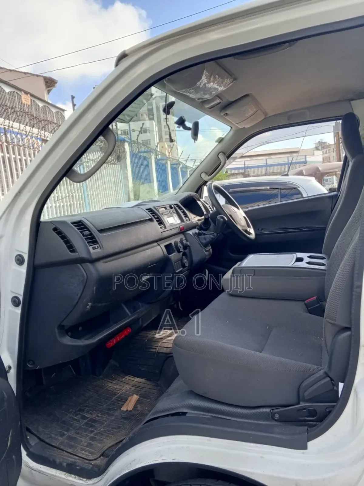 Toyota HiAce 2018 White