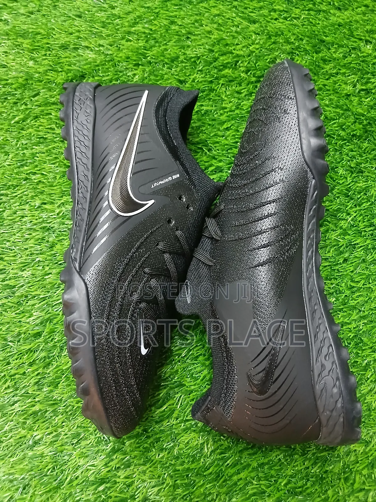 Phantom Gx Dos "Black-on-Black" Tf Football Boots