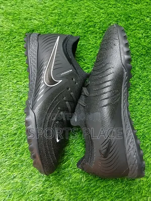 Phantom Gx Dos "Black-on-Black" Tf Football Boots