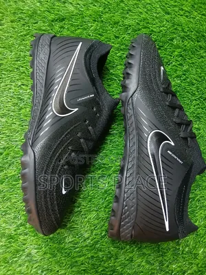 Phantom Gx Dos "Black-on-Black" Tf Football Boots