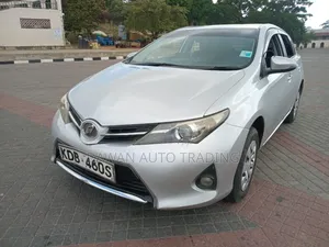 Toyota Auris 2014 Silver
