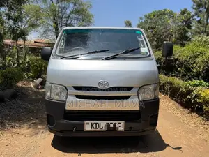 Toyota HiAce 2016 Silver