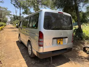 Toyota HiAce 2016 Silver