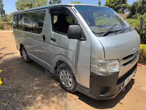 Toyota HiAce 2016 Silver