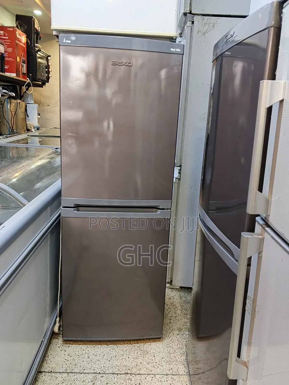 Ex Uk, Refrigerator