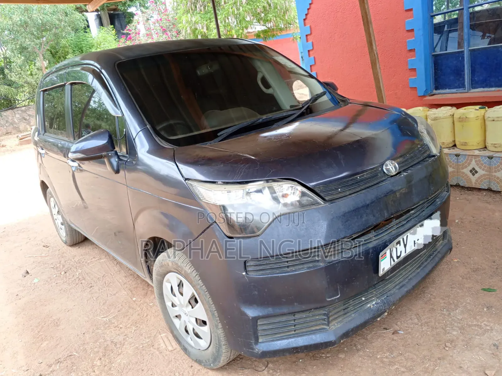 Toyota Spade 2014 Silver