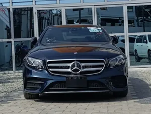 Mercedes-Benz E200 2018 Blue