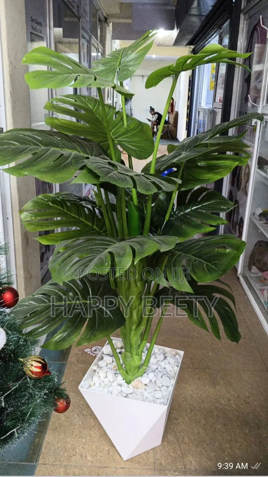 *Artificial Decorative Indoor Plant With Decorative Plastic Vase