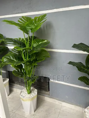 *Artificial Decorative Indoor Plant With Decorative Plastic Vase