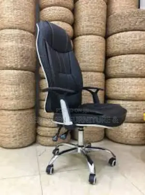 Ergonomic Padded Leather Chair With Recliner Wheels