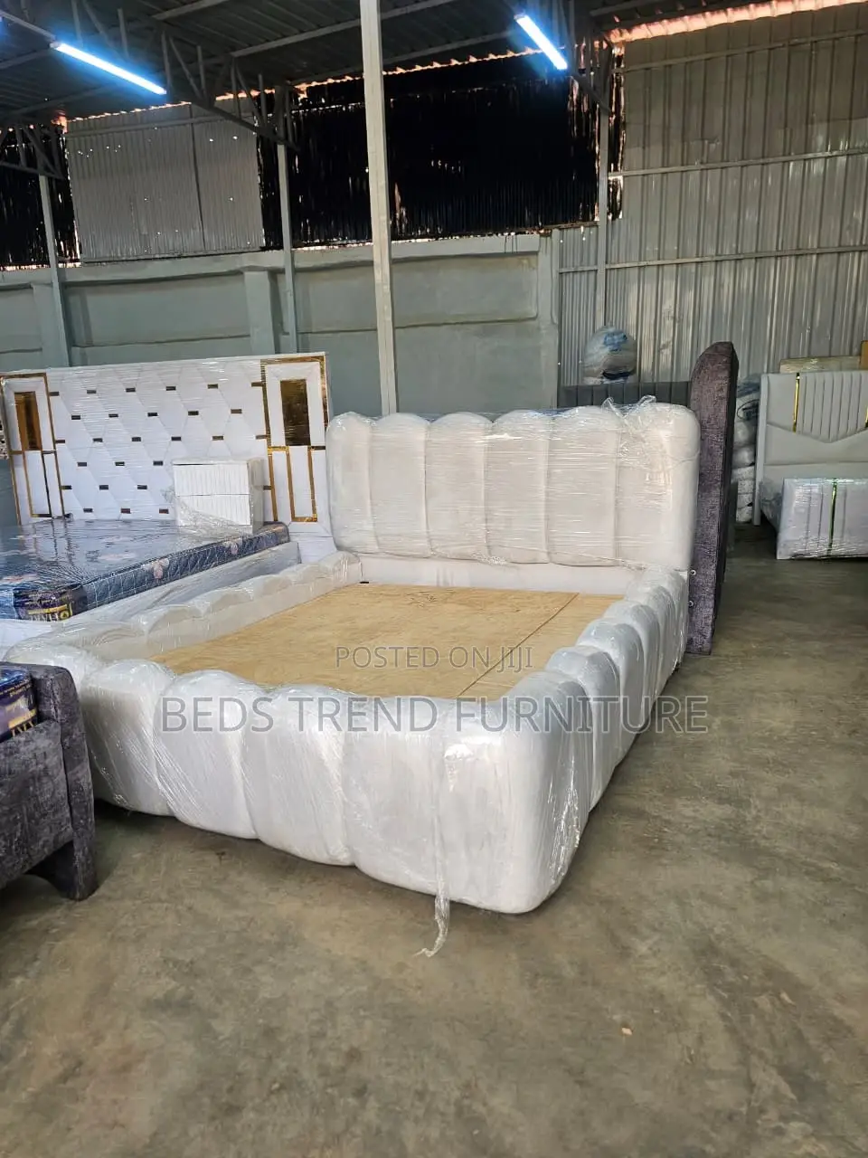 Quality White Modern Bubble Bed 5 by 6