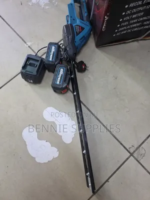 Makita Cordless Hedge Trimmer