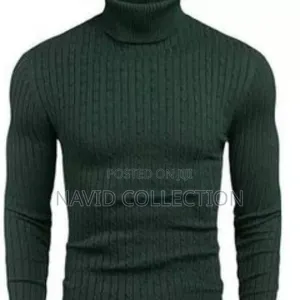 Warm Dark Green Pullneck