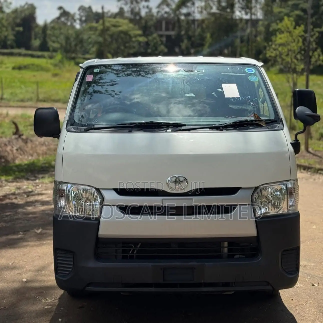 Toyota HiAce 2019 White
