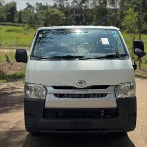 Toyota HiAce 2019 White