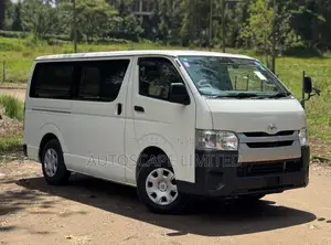 Toyota HiAce 2019 White