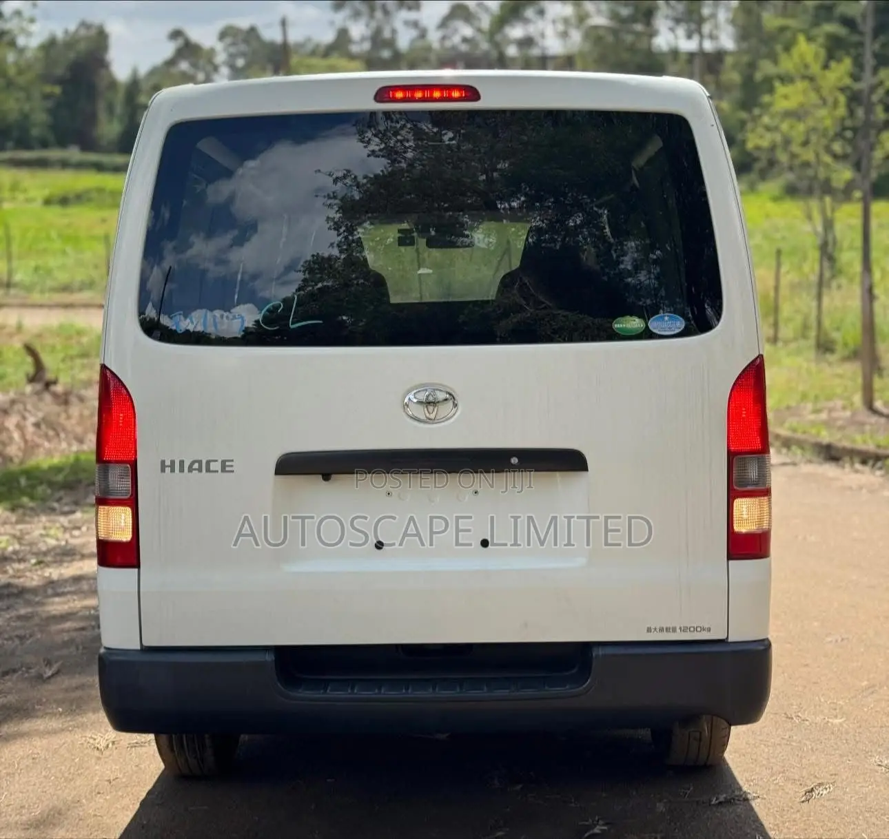 Toyota HiAce 2019 White