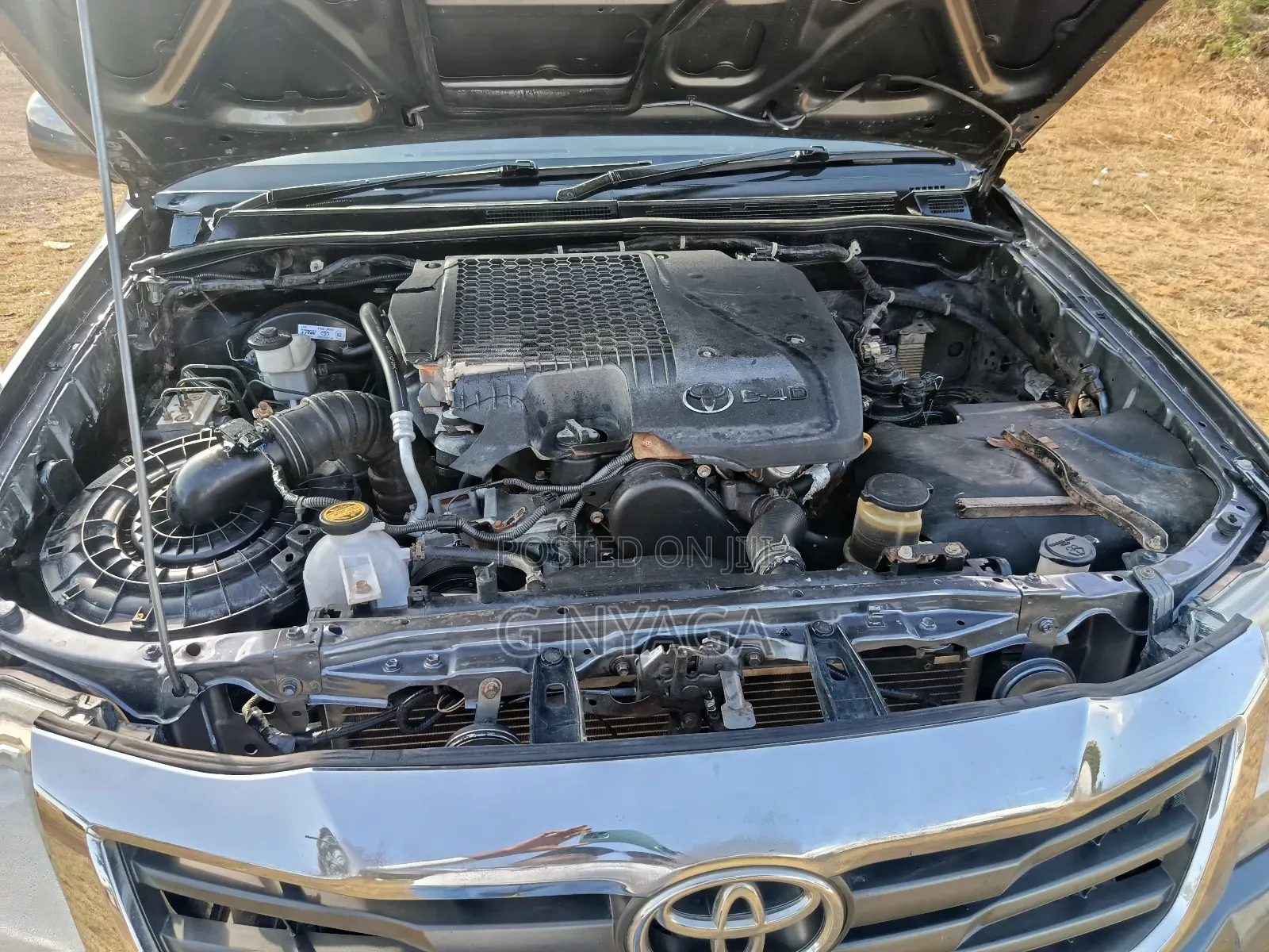 Toyota Hilux 2013 Gray