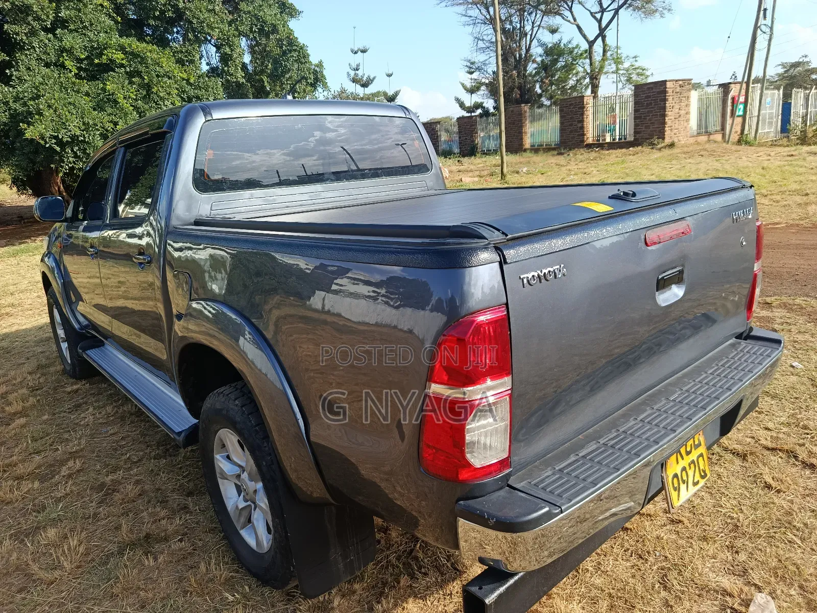Toyota Hilux 2013 Gray