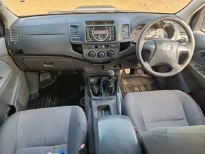 Toyota Hilux 2013 Gray
