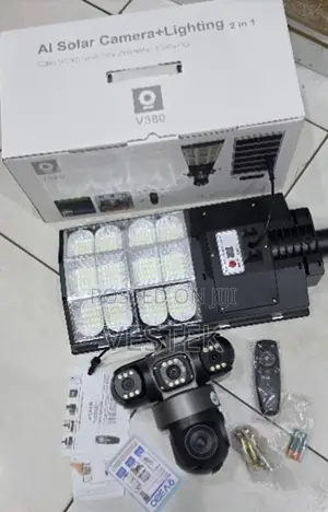 Streetlight 4g Solar Triple Lens PTZ Camera 180w