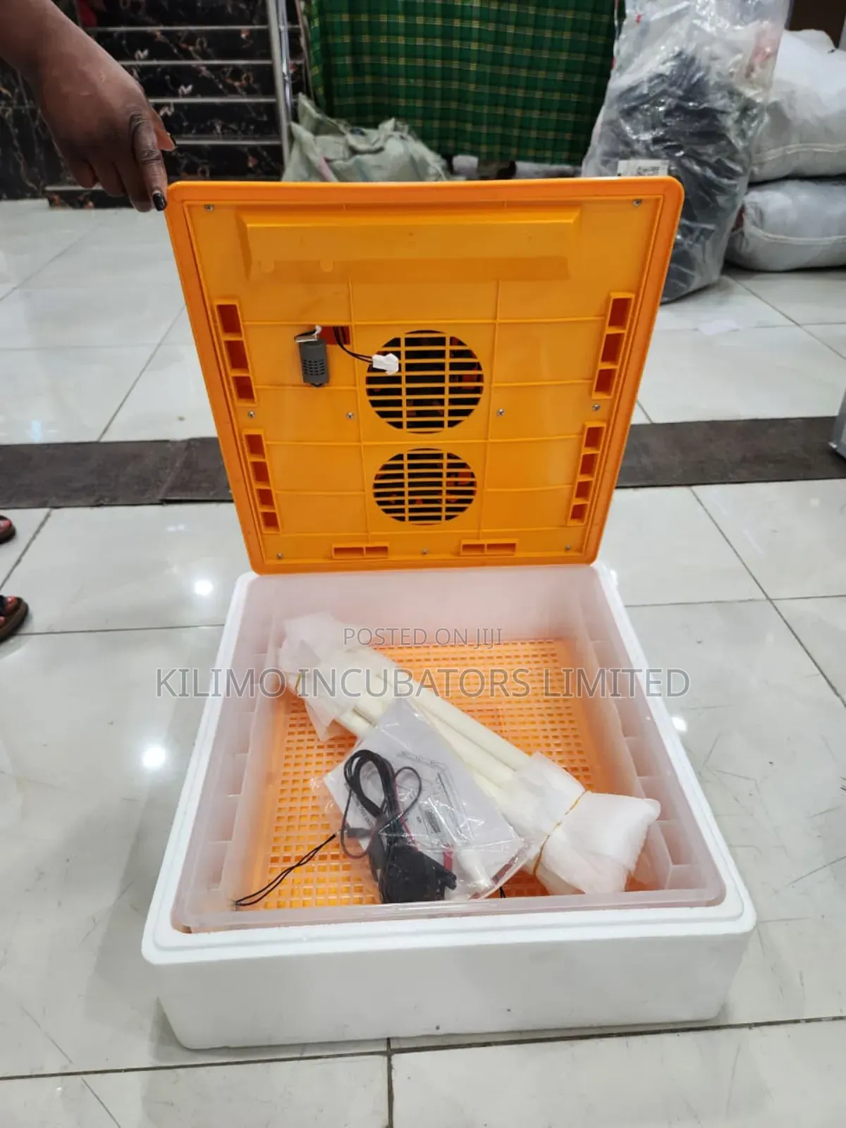 64 Eggs Capacity Incubator