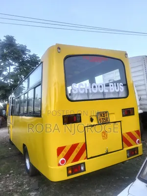 Isuzu NQR 2011 Yellow